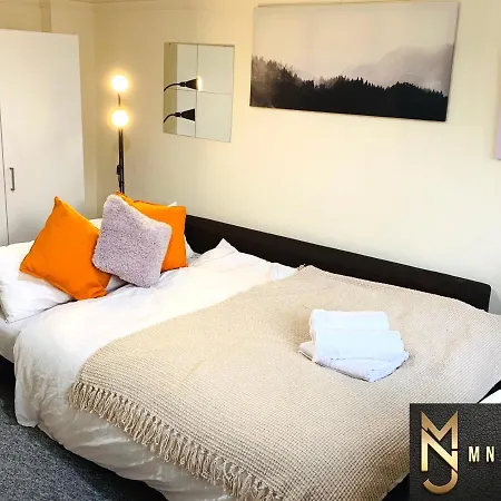 Apartamento Beautiful Flat In City Centre, Sleeps 9, Free Car Parking !