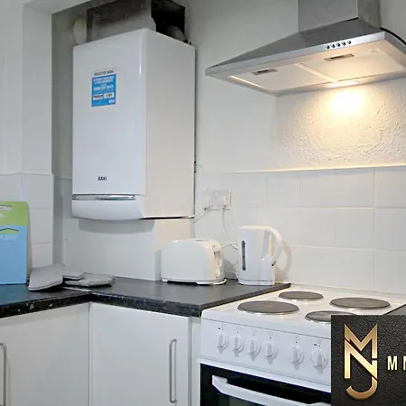 Beautiful Flat In City Centre, Sleeps 9, Free Car Parking ! Birmingam